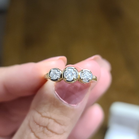 engagement ring - Picture 2 of 5